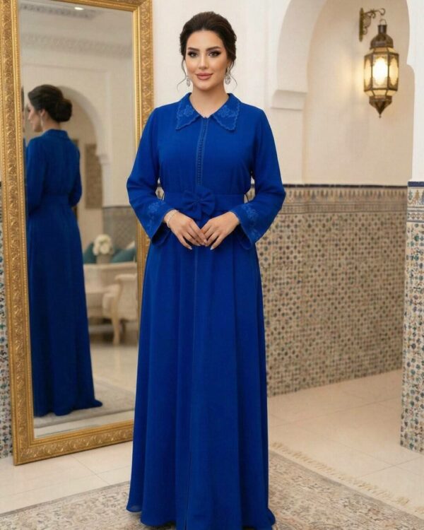 جلابية مغربية نسائية باللون الأزرق الملكي مع حزام